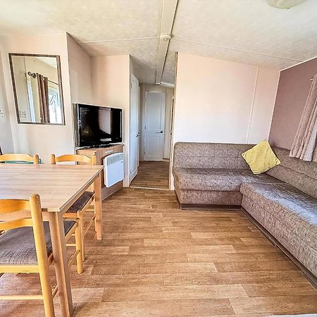 10 Berth Caravan For Hire At Seawick Holiday Park In Essex Ref 27102Sw Clacton-on-Sea Bagian luar foto