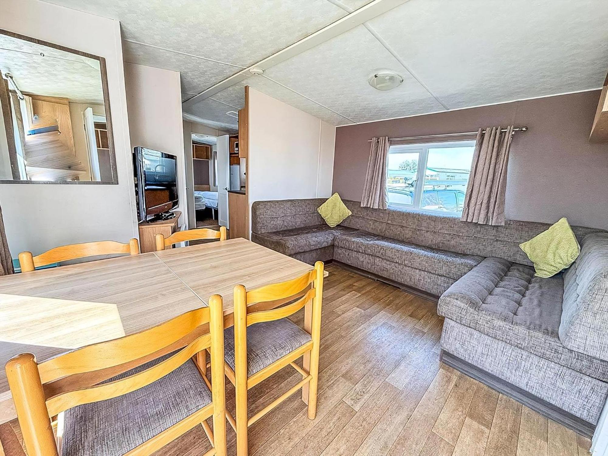 10 Berth Caravan For Hire At Seawick Holiday Park In Essex Ref 27102Sw Clacton-on-Sea Bagian luar foto