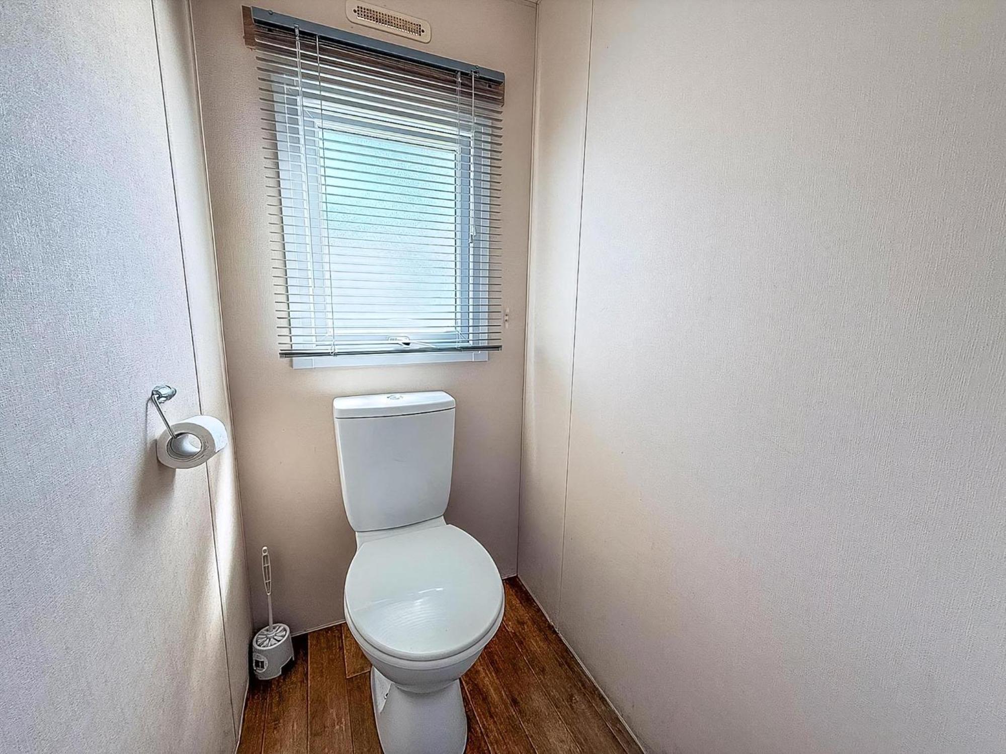 10 Berth Caravan For Hire At Seawick Holiday Park In Essex Ref 27102Sw Clacton-on-Sea Bagian luar foto