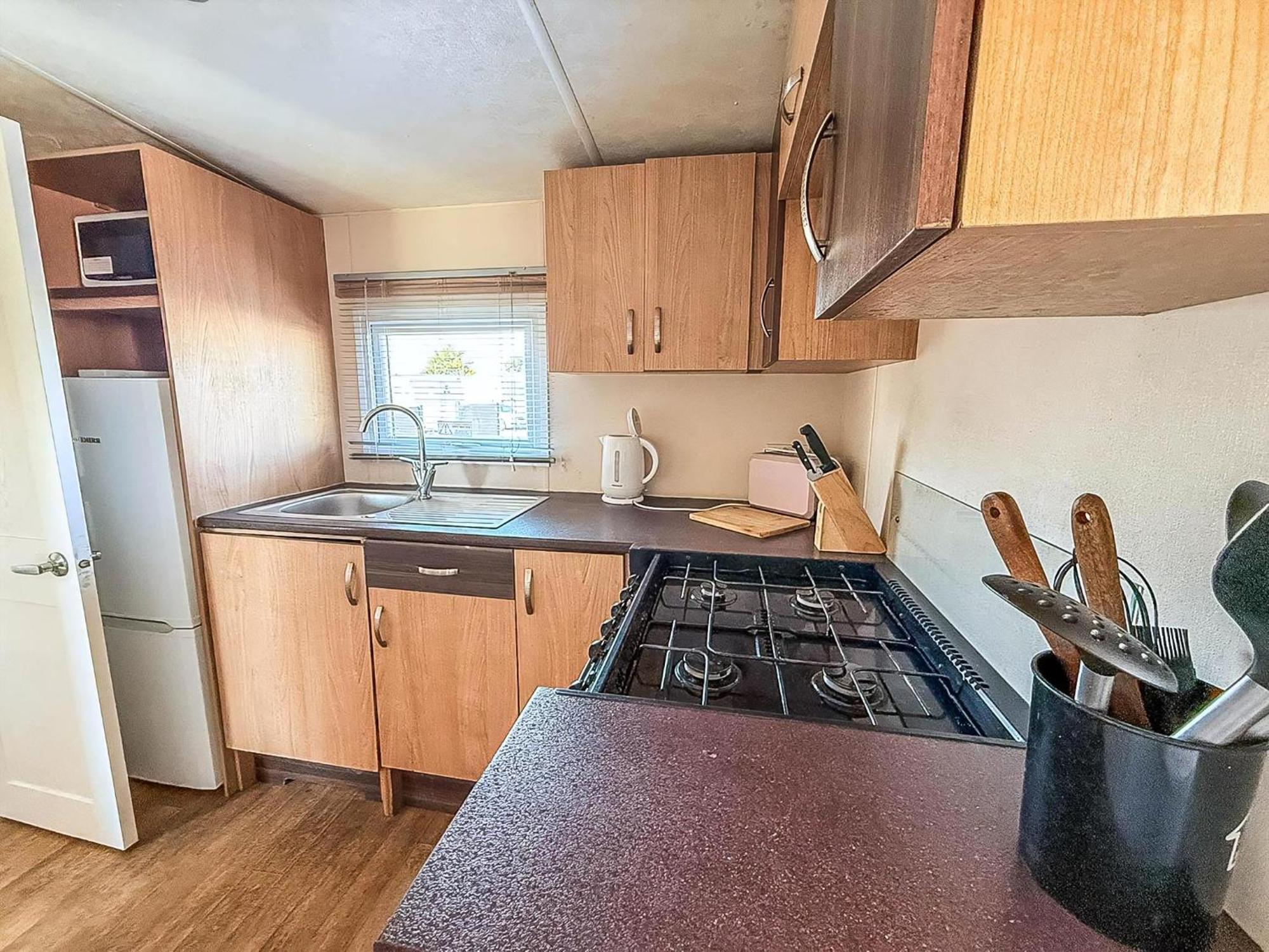 10 Berth Caravan For Hire At Seawick Holiday Park In Essex Ref 27102Sw Clacton-on-Sea Bagian luar foto
